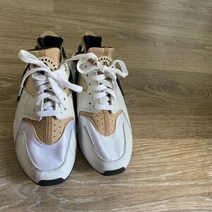 Nike Huraches womens 9